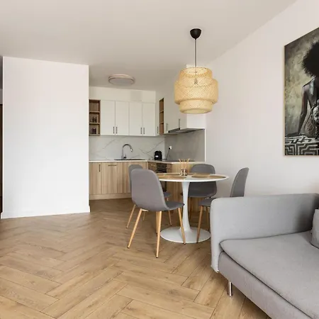 2 Bedroom Lovely In Apartman Gdynia